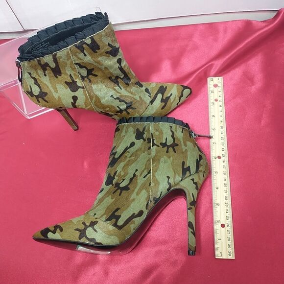 Betsey Johnson Flounce Women's SZ 10 Camo Calf Hair Upper Stiletto Booties - Picture 9 of 10